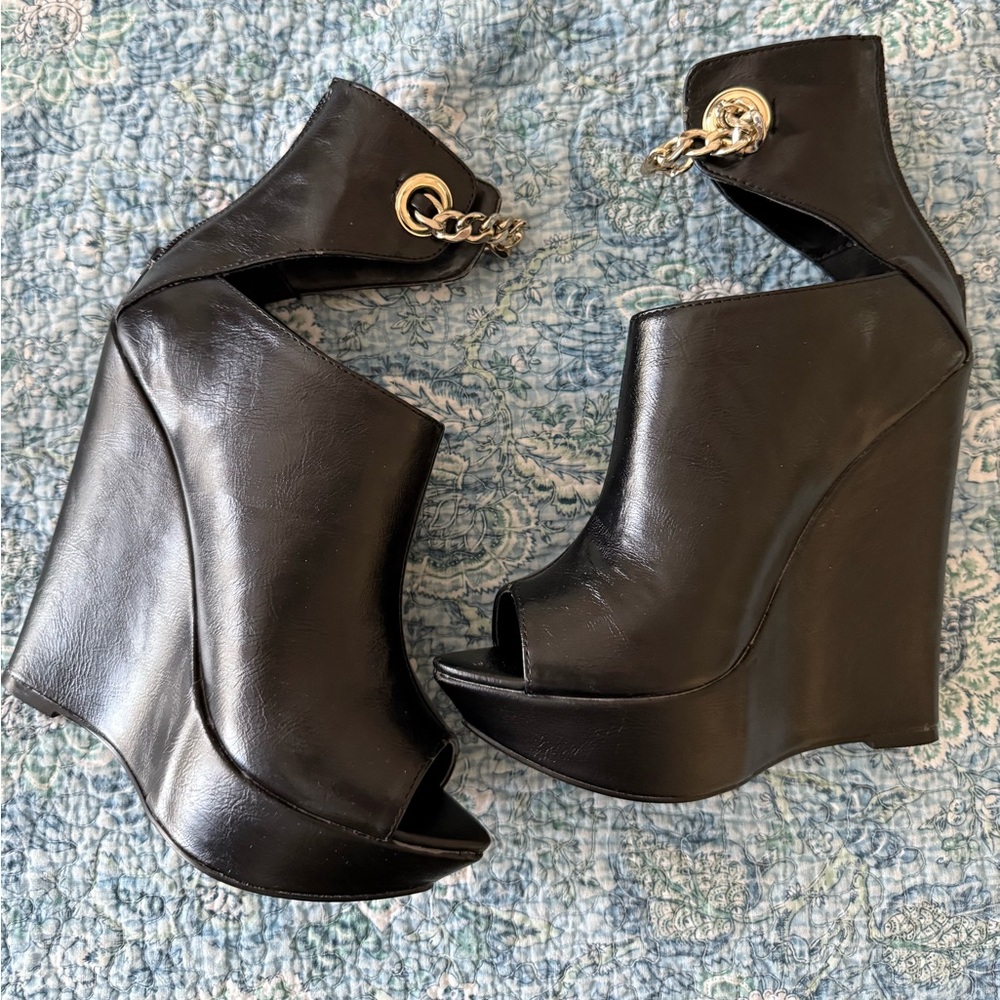 Beau + Ashe chain wedges